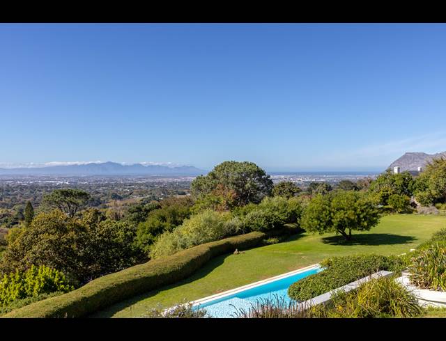 7 BEDROOM HOUSE FOR SALE IN CONSTANTIA